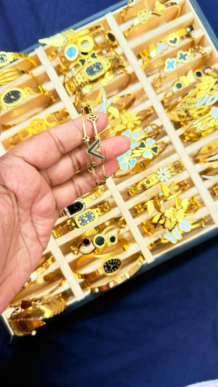 Luxury Butterfly Charm Adjustable Ring – Gold Plated Fashion Ring